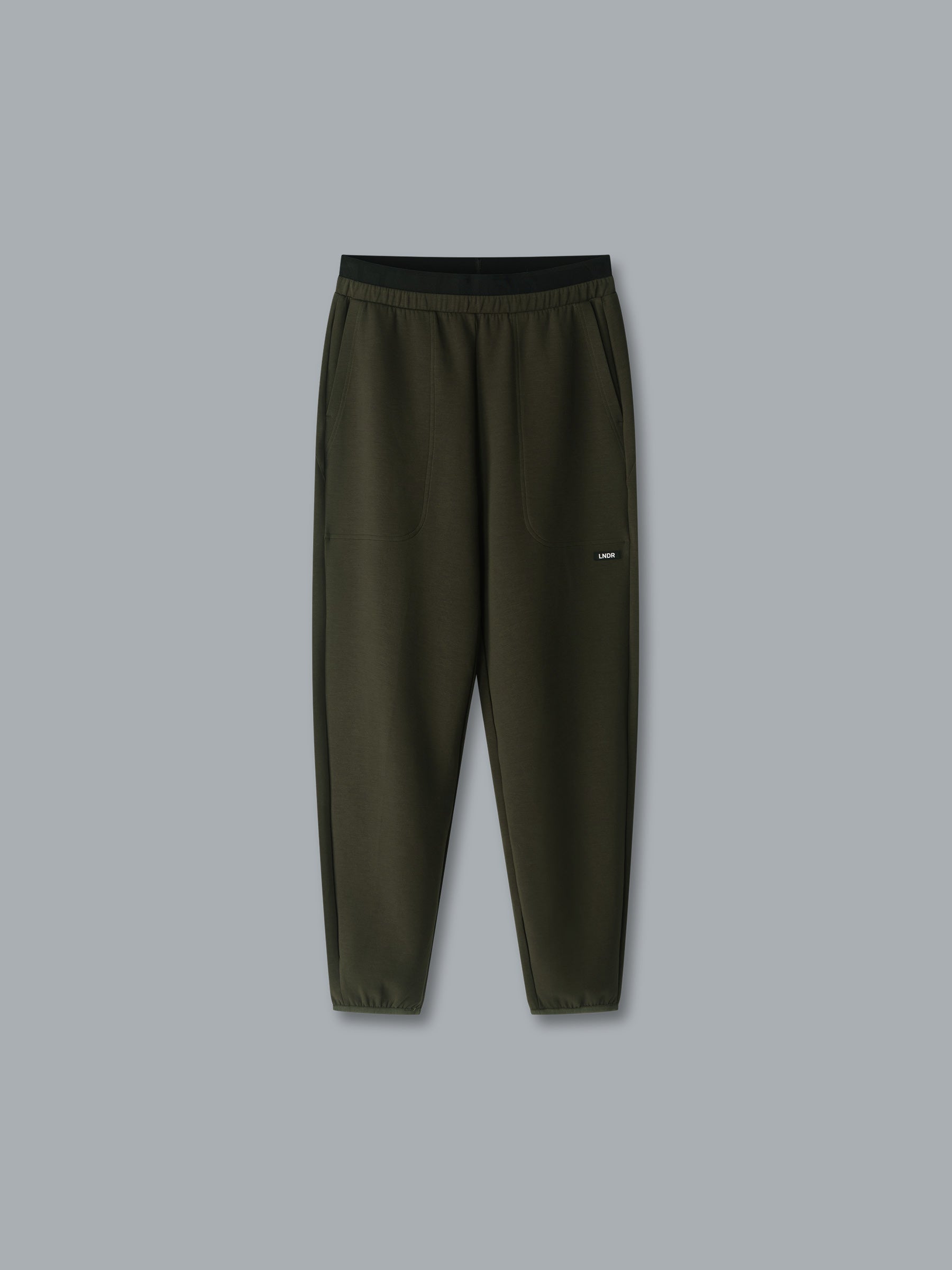 ESSENTIAL Trackpant Olive