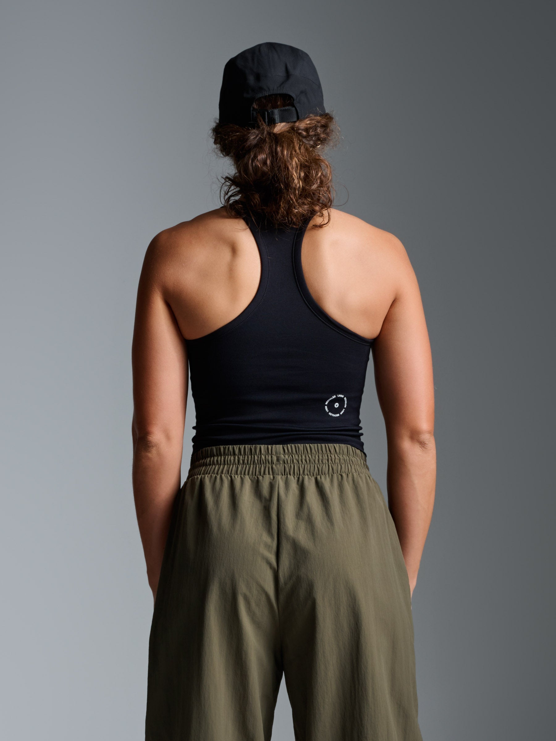 CROPPED MUSCLE TANK (RECYCLED) Black