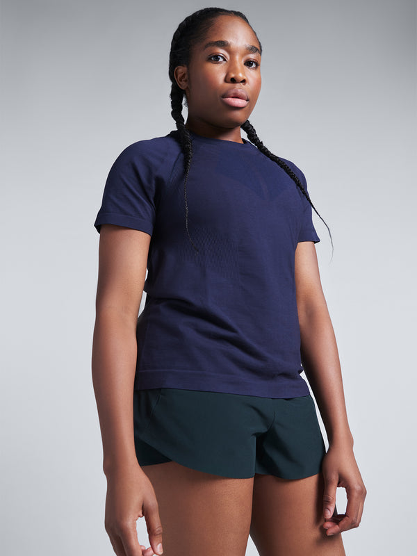 Patricia is 5' 9" - Underbust 82cm (32.5") 34D, Waist 80cm (31.5")