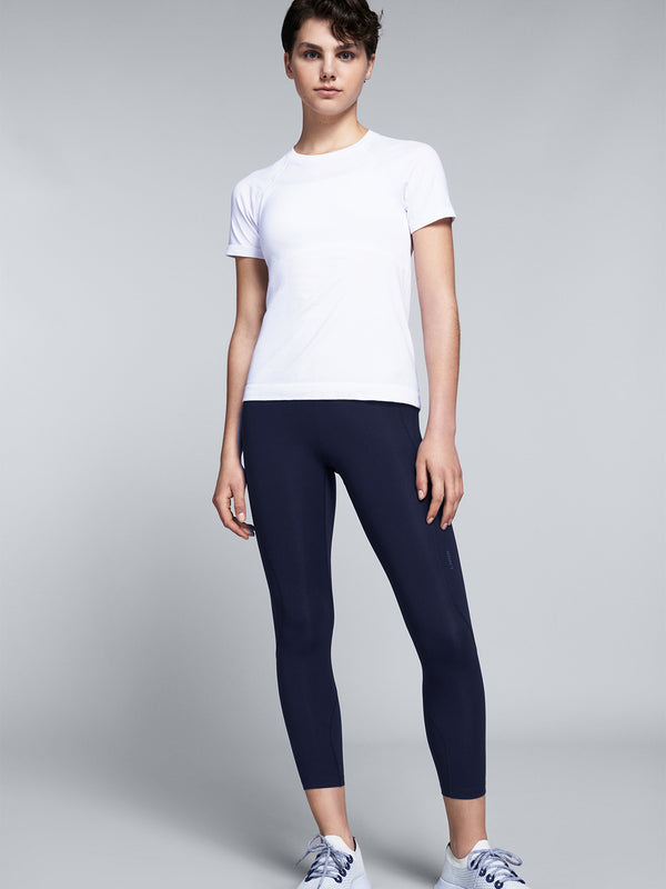 Els is 5' 10.5" - Underbust 82cm (32.5") Waist 65cm (25.5")
