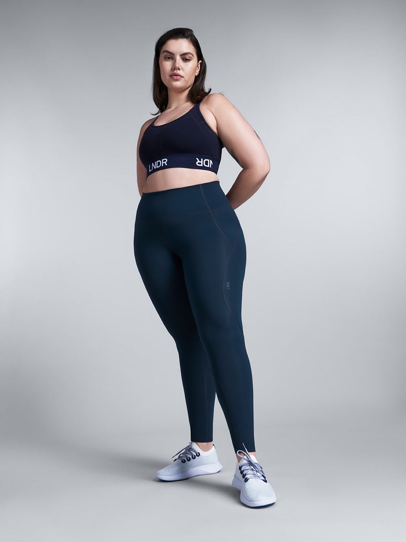 Size_XL / Measurements_Lucy is 5' 9" - Waist 88cm (34.6"), Hips 130cm (51")